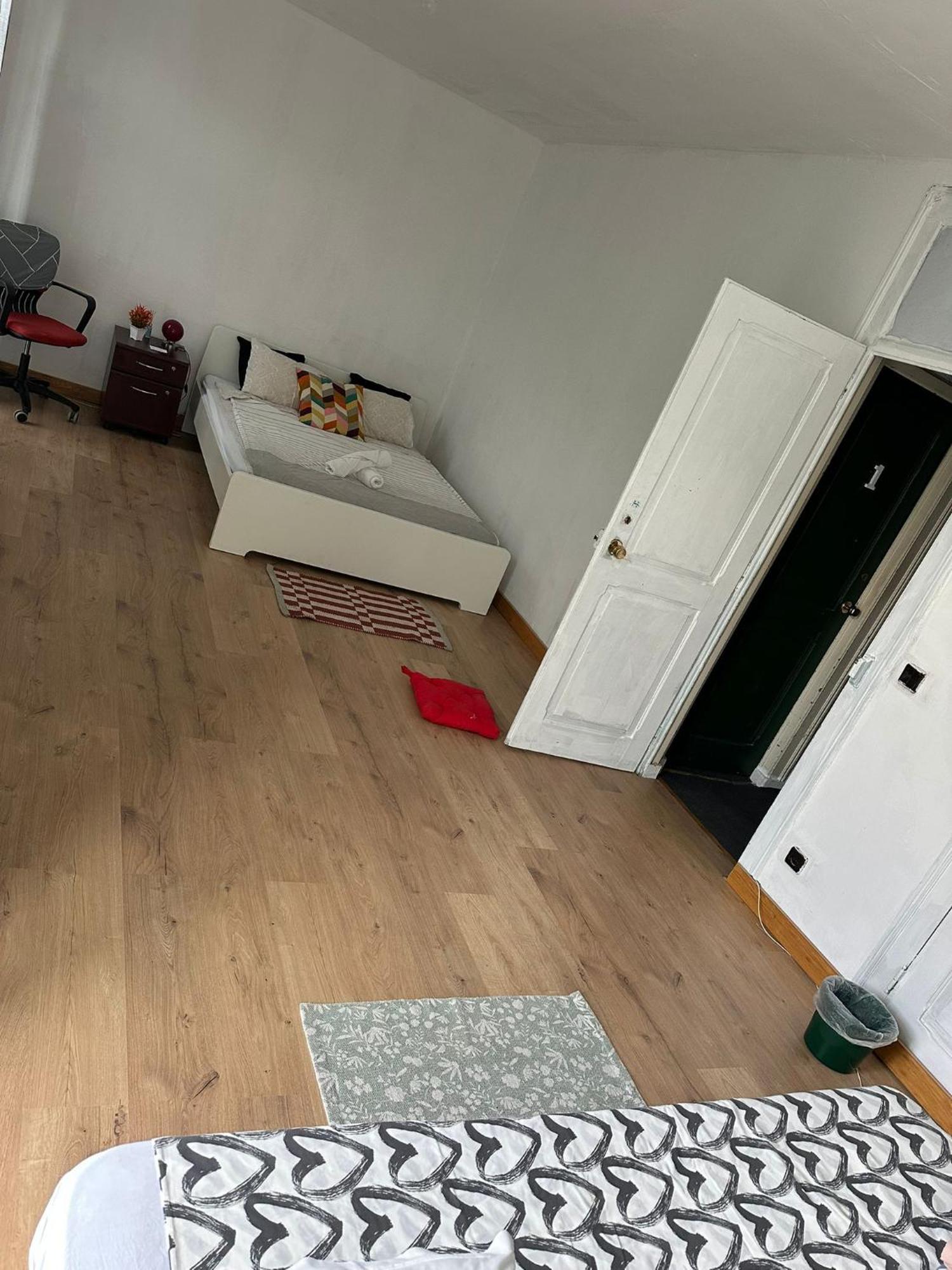 27 Goncalves Crespo Hostel